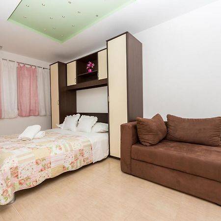 Apartments Villa Vujcic Makarska Exterior foto