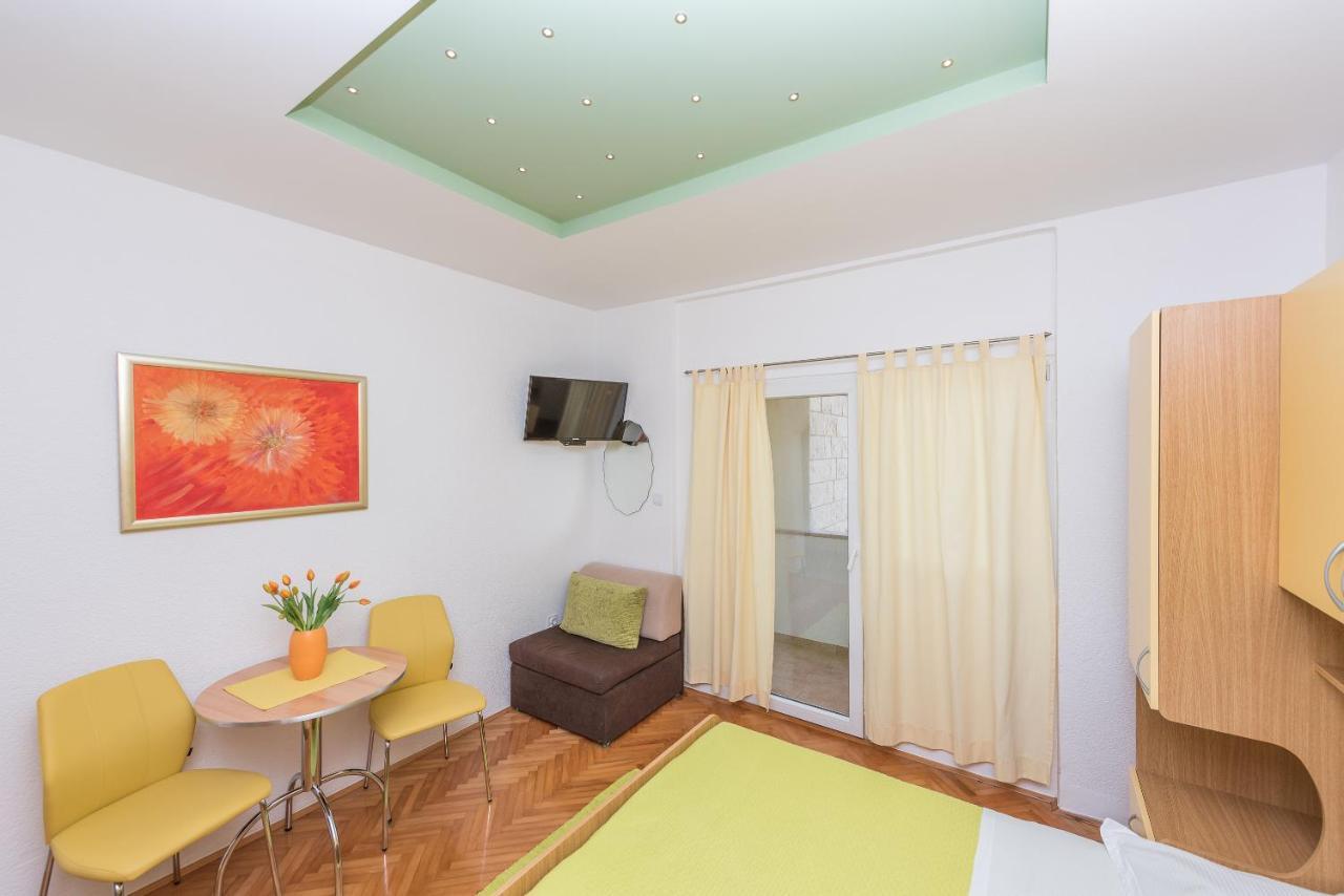 Apartments Villa Vujcic Makarska Exterior foto